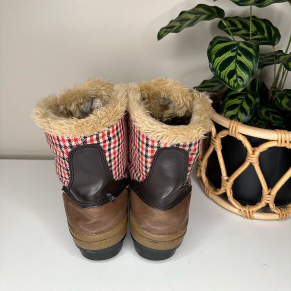 Plaid Faux Fur-Lined Duck Boots Retro Cabin Chic Winter Snow Cozy Cold-Weather 9 - Picture 4 of 14